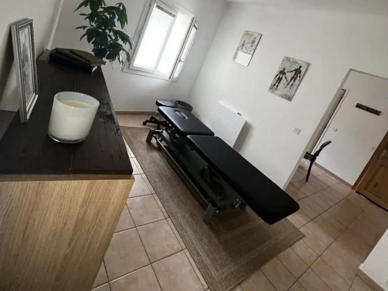 Cliquer pour agrandir Salle de consultation du cabinet d'ostéopathie d'Antoine Denis, à Puyricard